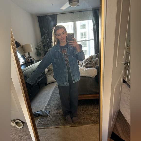 Free People Oversized Distressed Denim Jacket - 100% Cotton size M - Picture 6 of 7